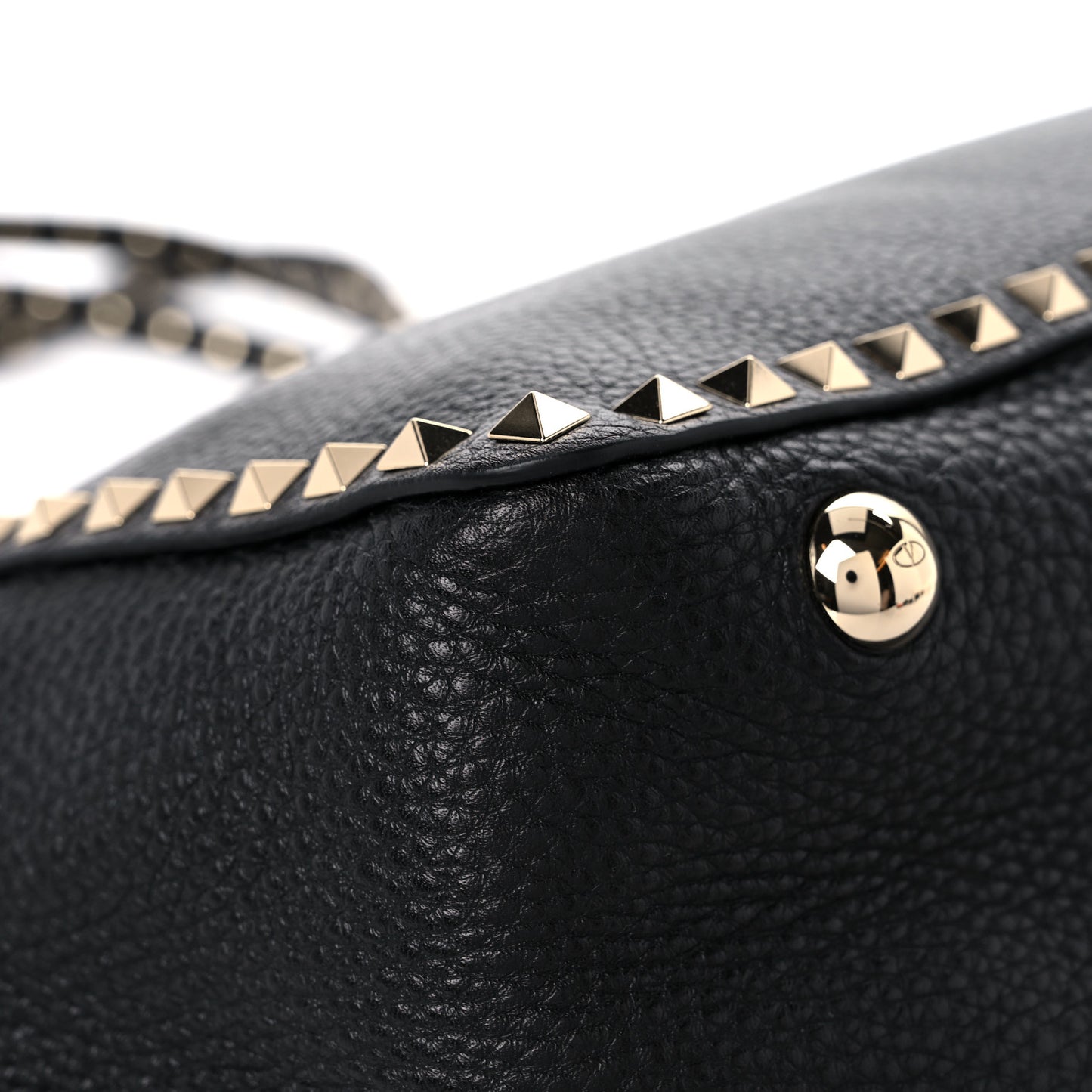Pebbled Calfskin Medium Rockstud Tote Black