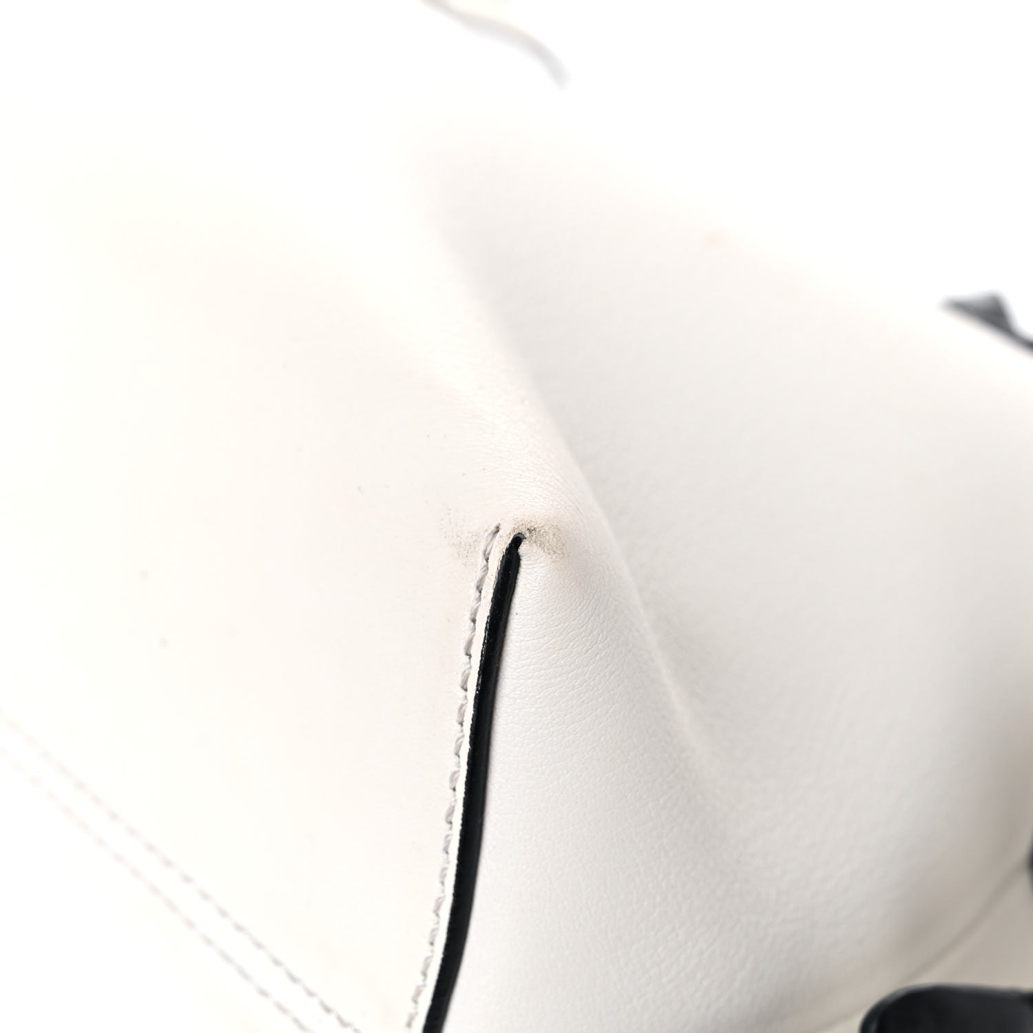 Fendi Vitello Dolce Croc Tail Medium By The Way Boston Bag White Black 9 of 26