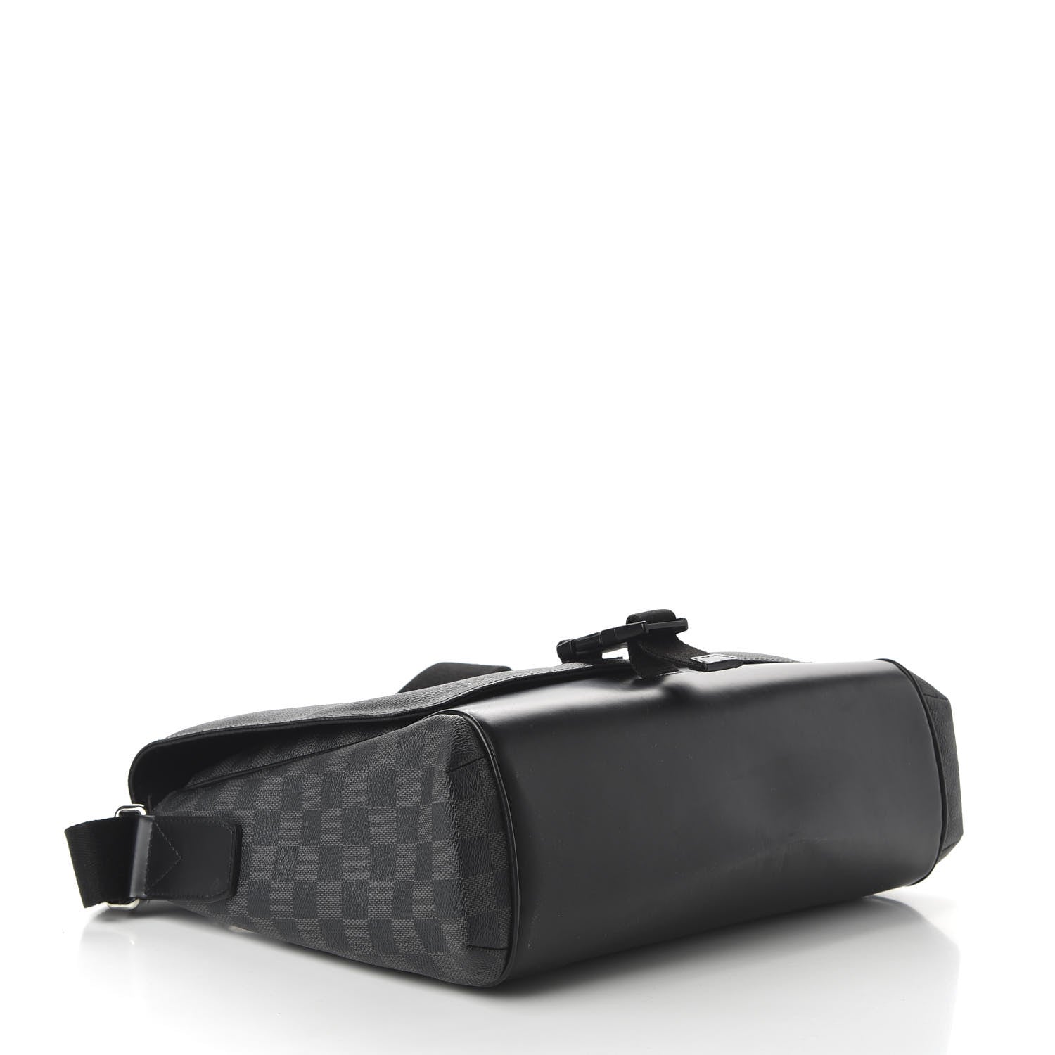 Louis Vuitton Damier Graphite Skyline Messenger MM 4 of 9