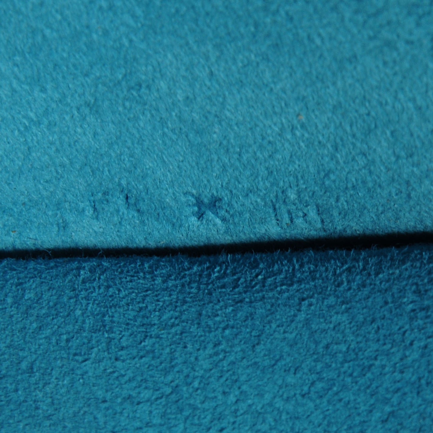 Chevre Mysore Tarmac Passport Holder PM Turquoise