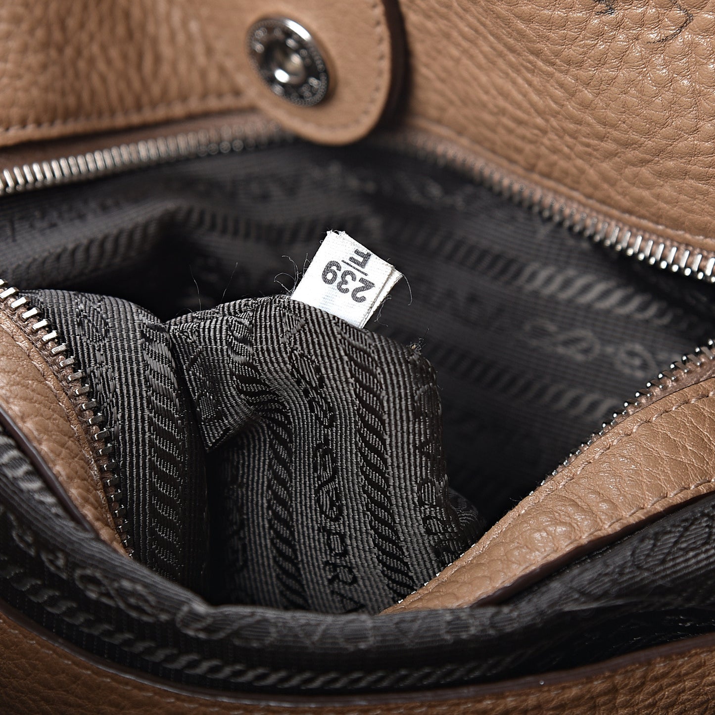 Vitello Daino Tote Sesamo