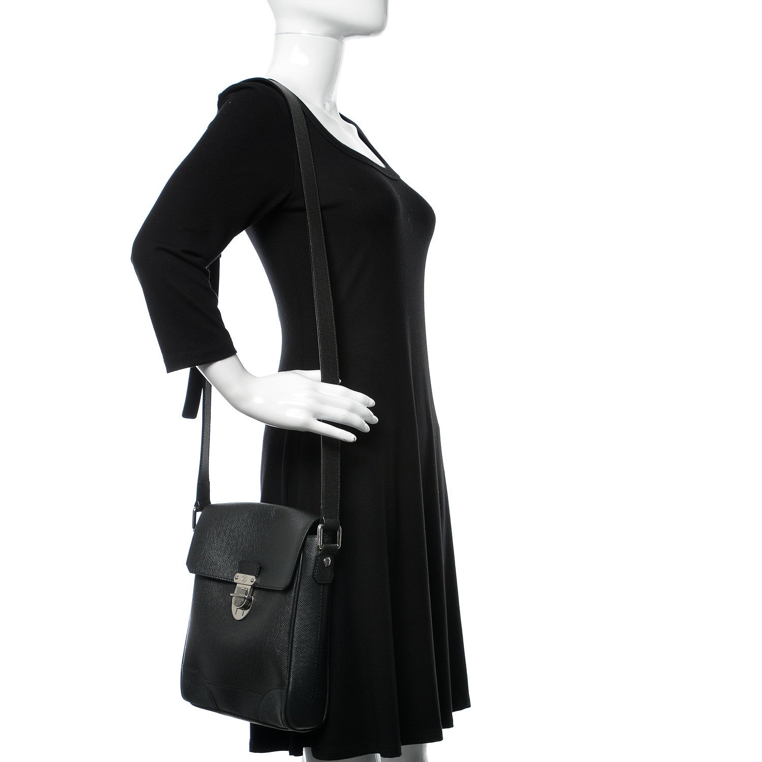 Louis Vuitton Taiga Luka Grizzli 2 of 9