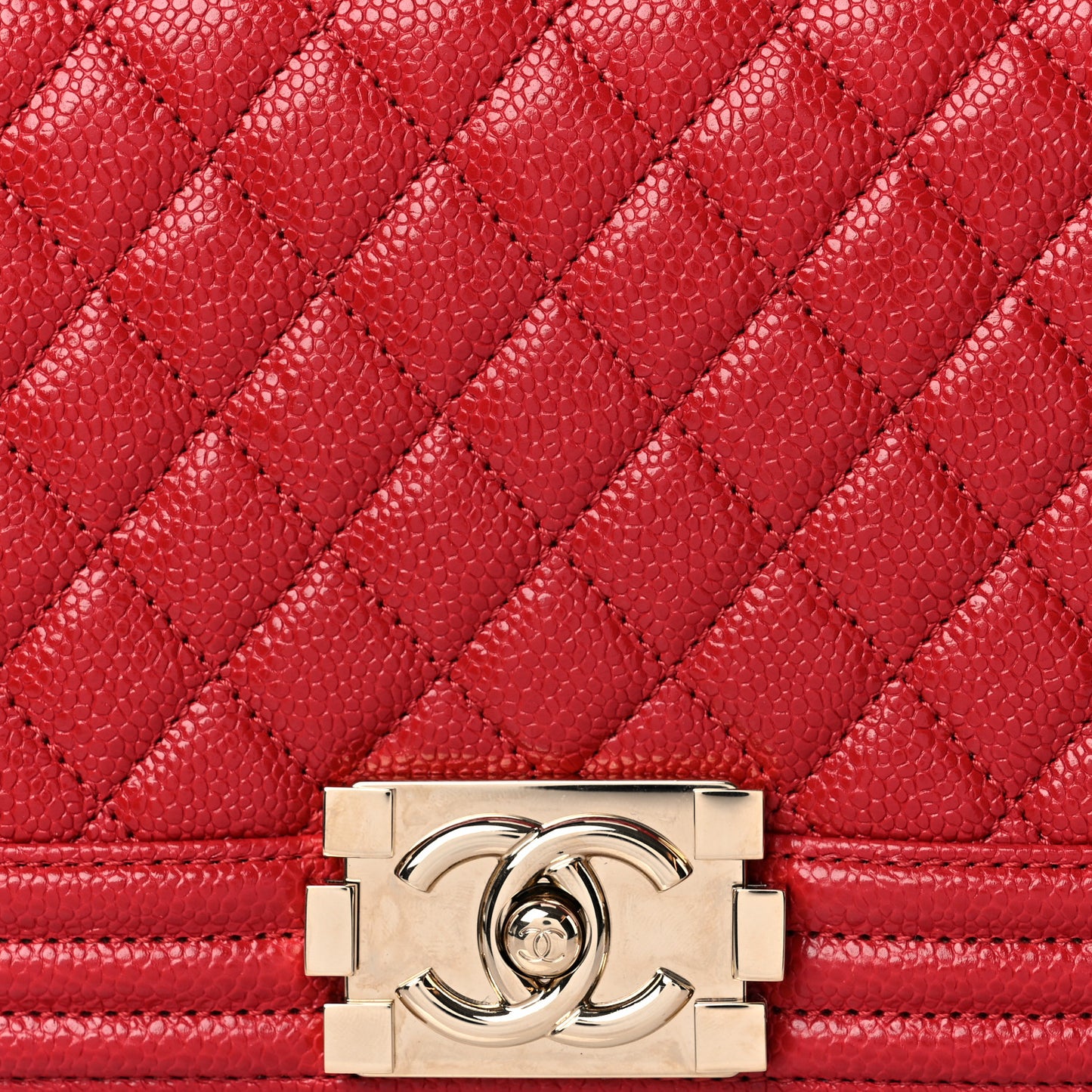 Caviar Quilted Medium Boy Flap Red