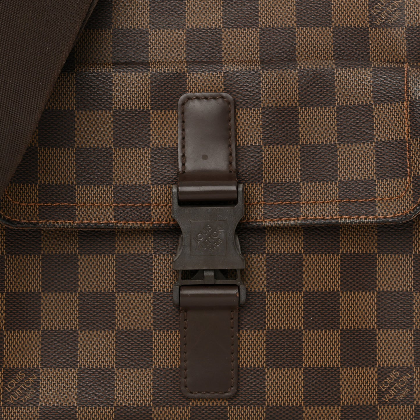 Damier Ebene Pochette Melville