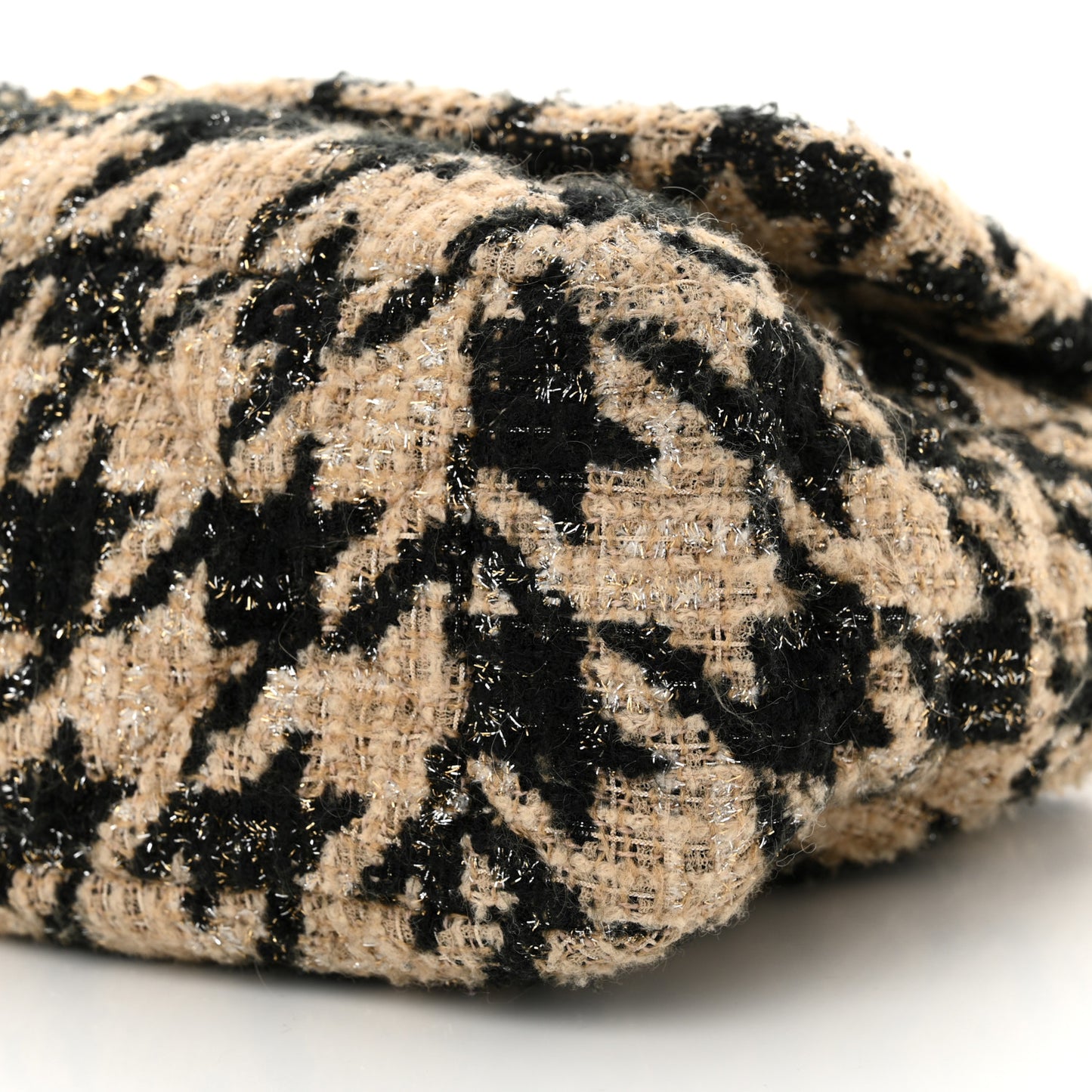 Tweed Maxi Chanel 19 Flap Beige Black