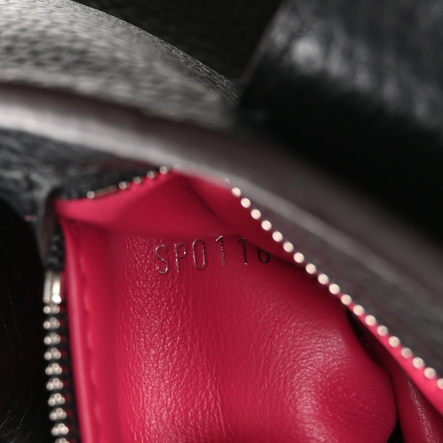 Taurillon Capucines BB Black Fuchsia