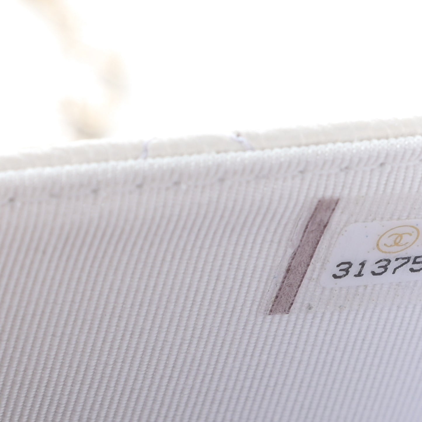 Caviar Quilted Wallet On Chain WOC White