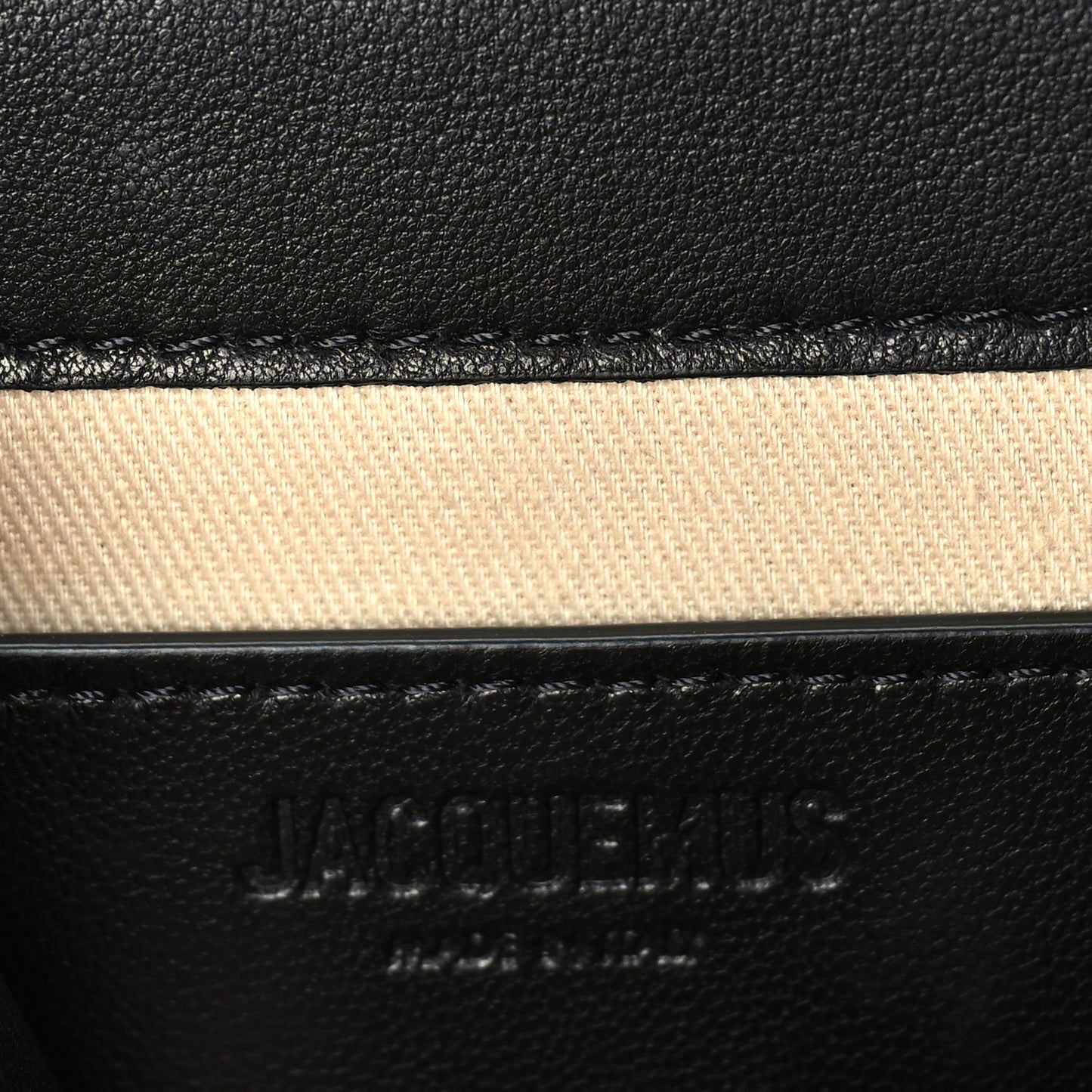 Smooth Calfskin La Pochette Rond Carre Black