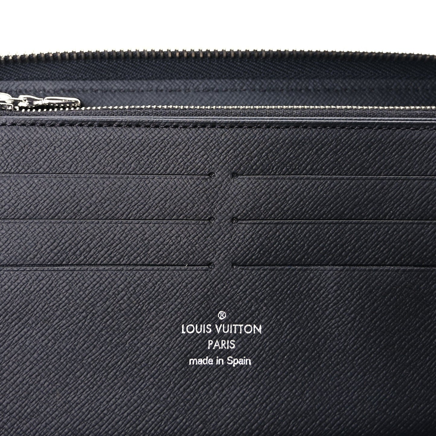 Taiga Zippy Organizer Wallet Black