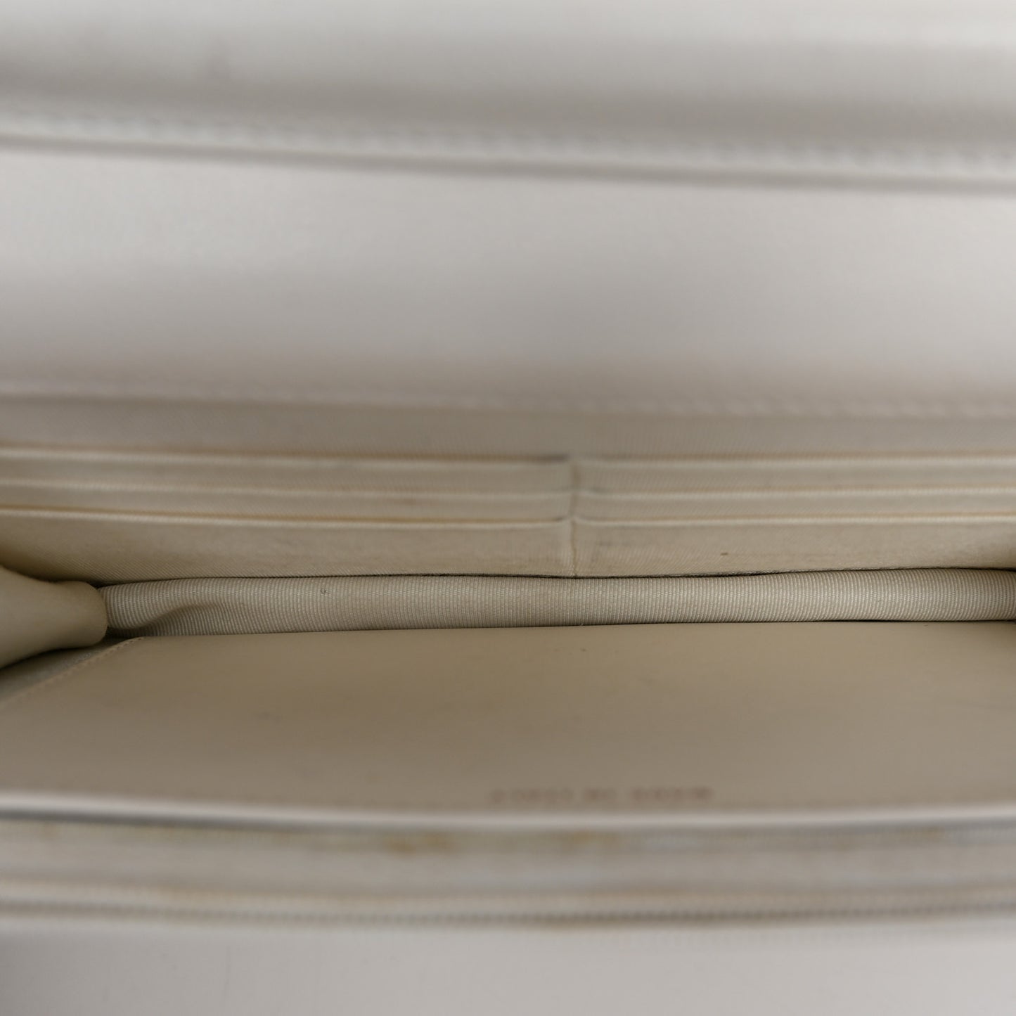 Caviar Quilted Wallet On Chain WOC White