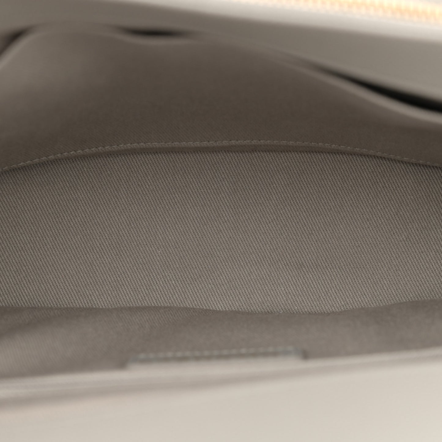 Caviar Quilted Medium Business Affinity Flap Grey