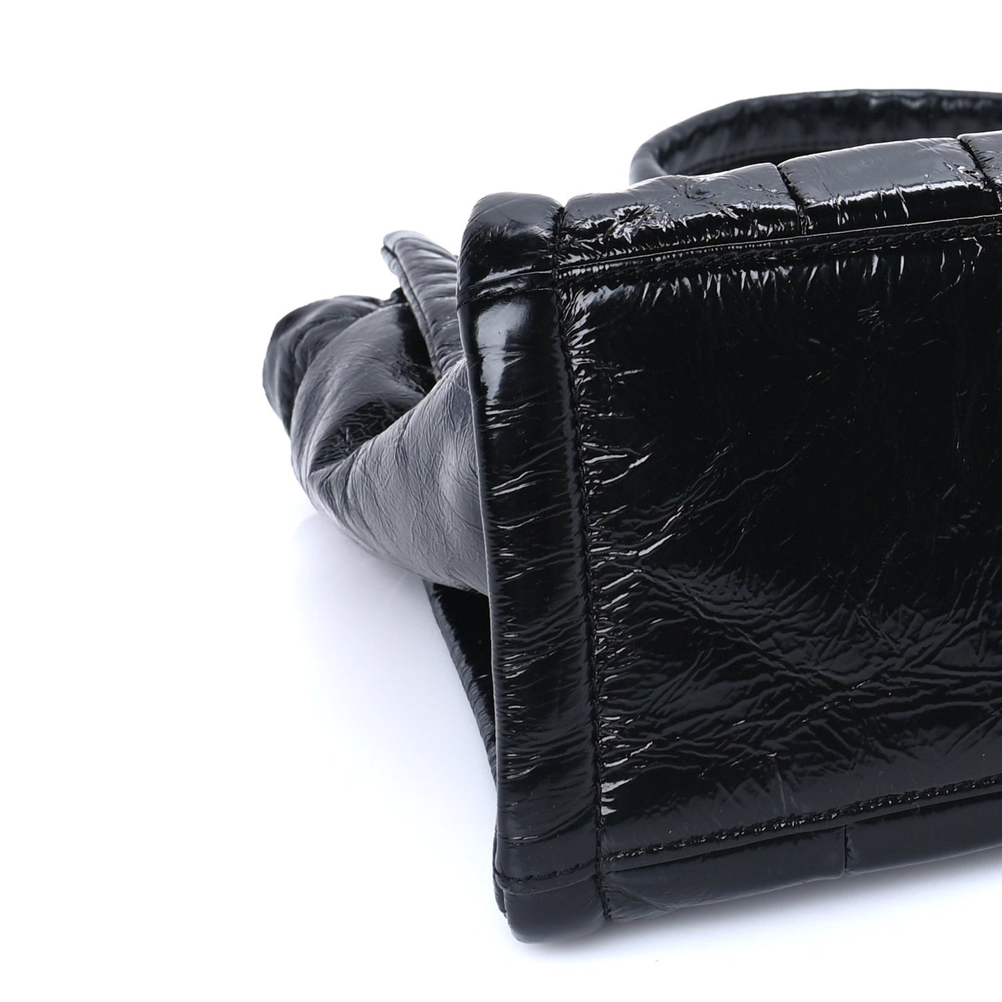 Shiny Crinkled Lambskin Medium The Tote Bag Black