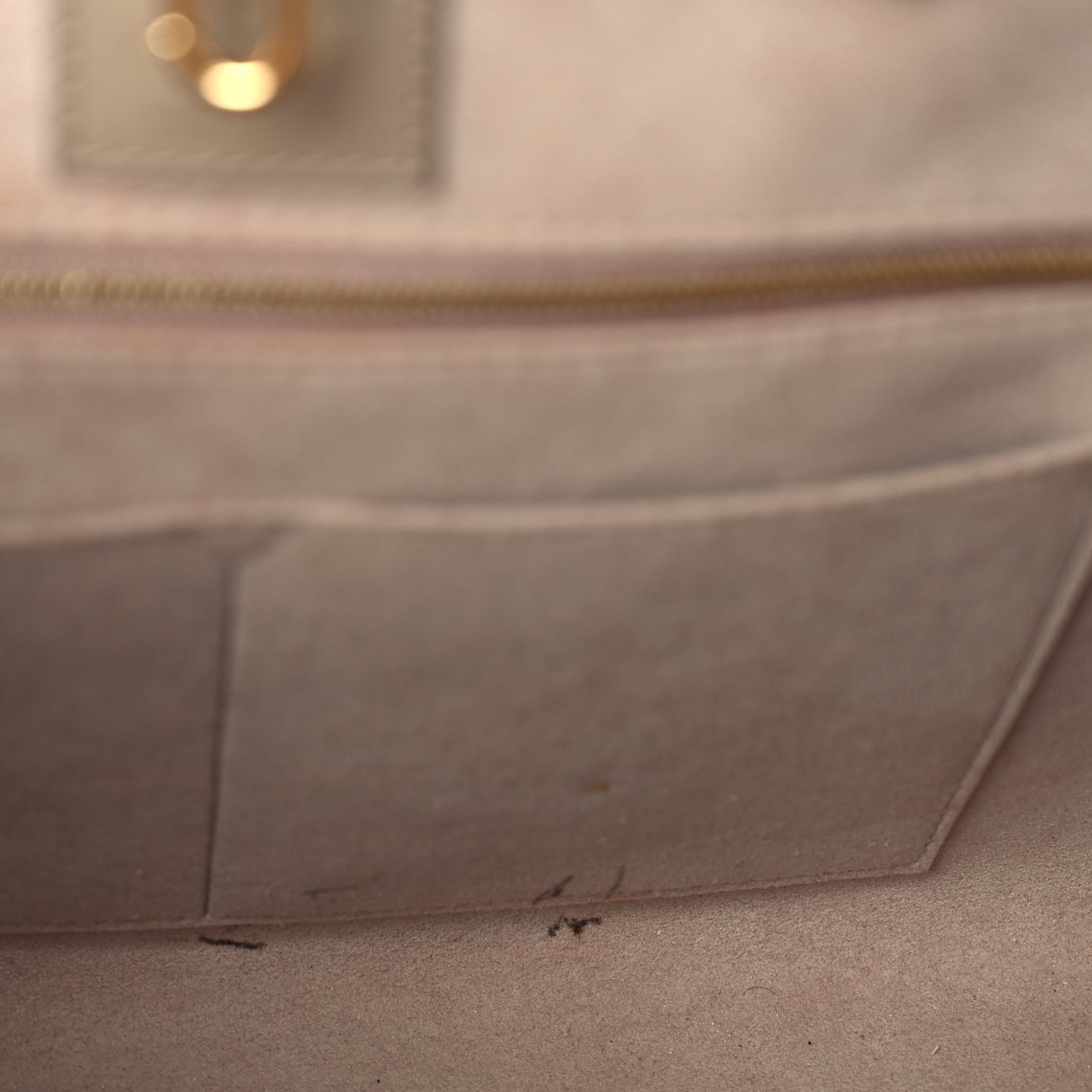 Louis Vuitton Empreinte Monogram Giant Onthego MM Tourterelle Creme 9 of 9