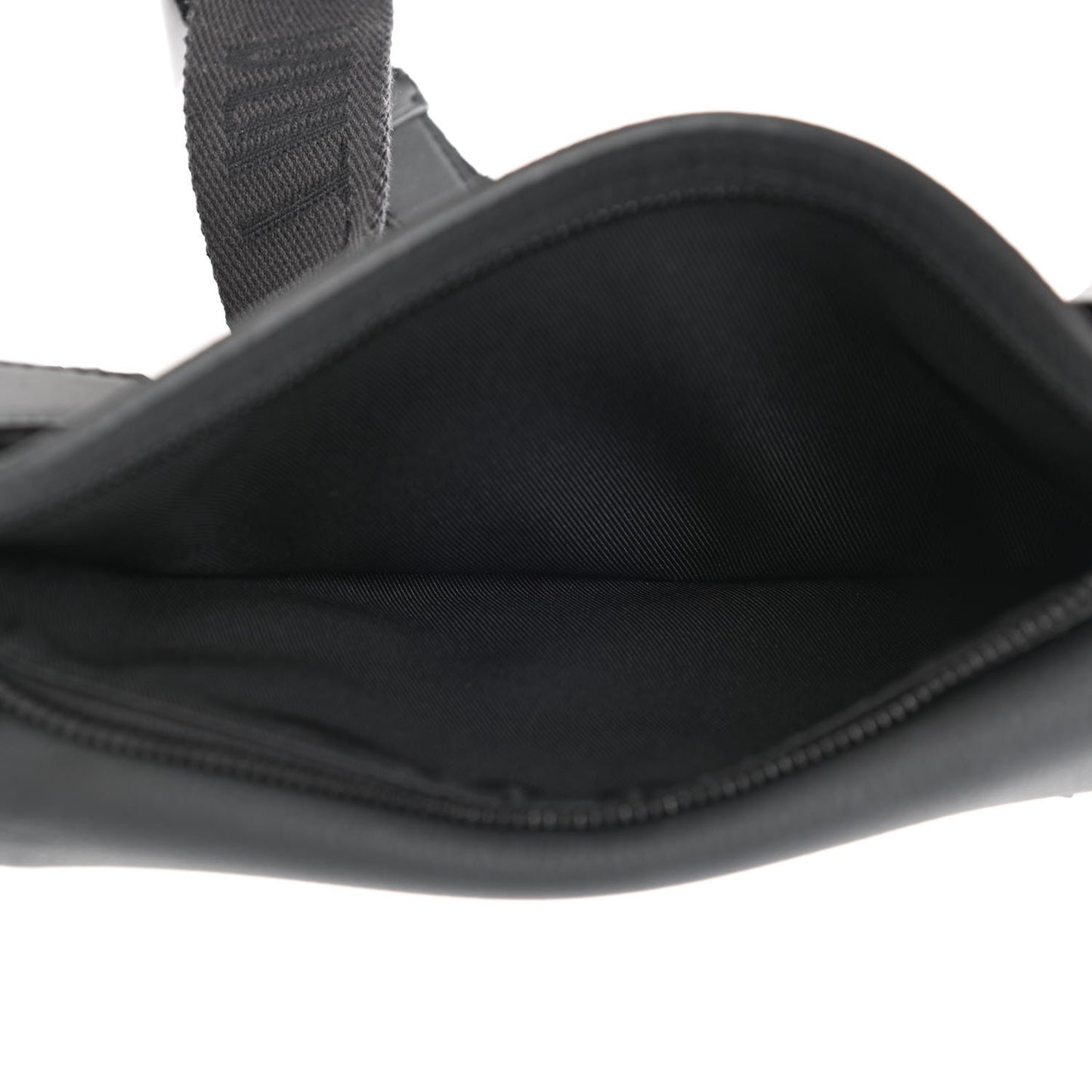 Grained Calfskin Aerogram Takeoff Sling Black