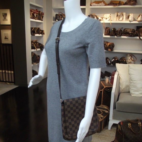 Louis Vuitton Damier Ebene Musette Salsa 2 of 9