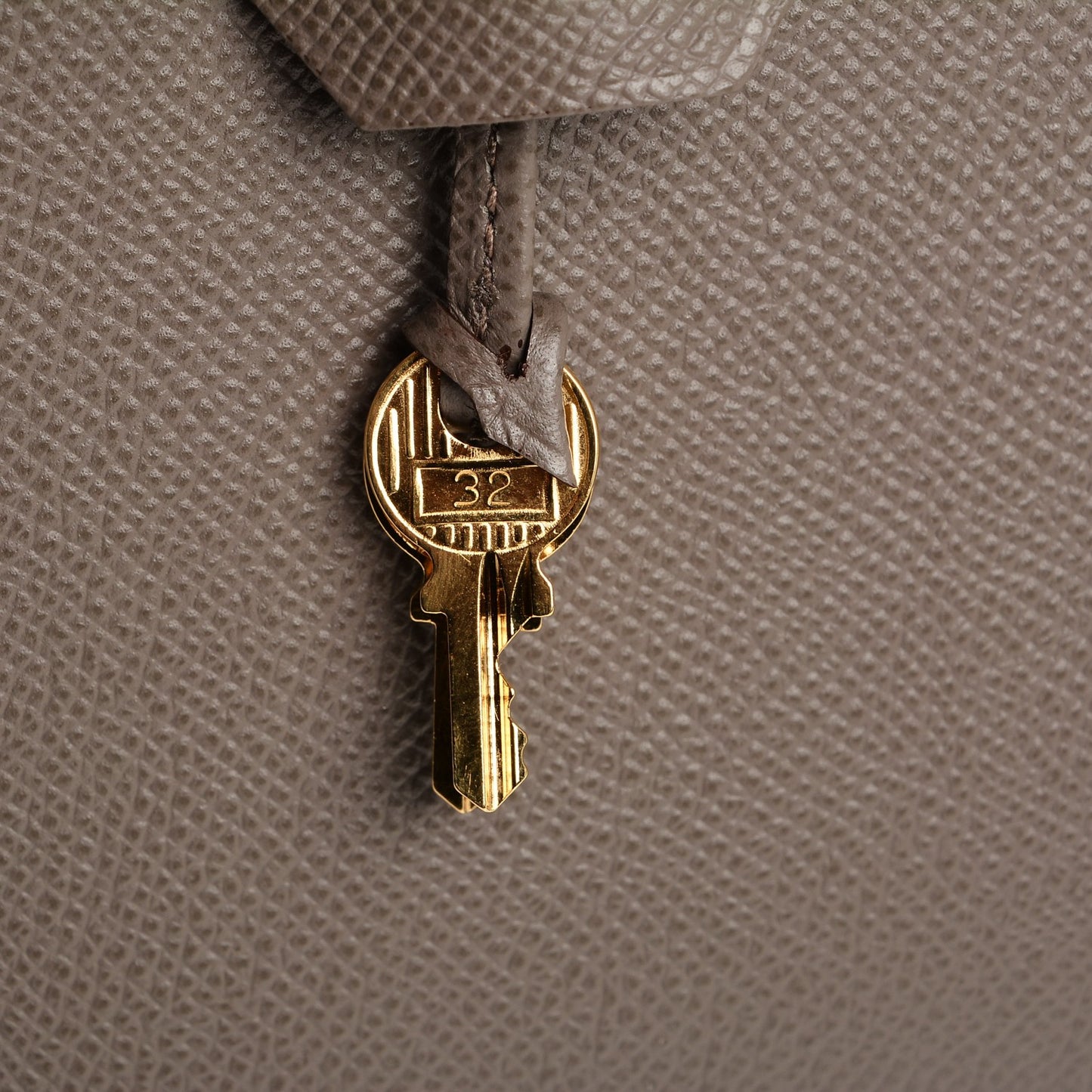 Epsom Kelly Sellier 28 Etain