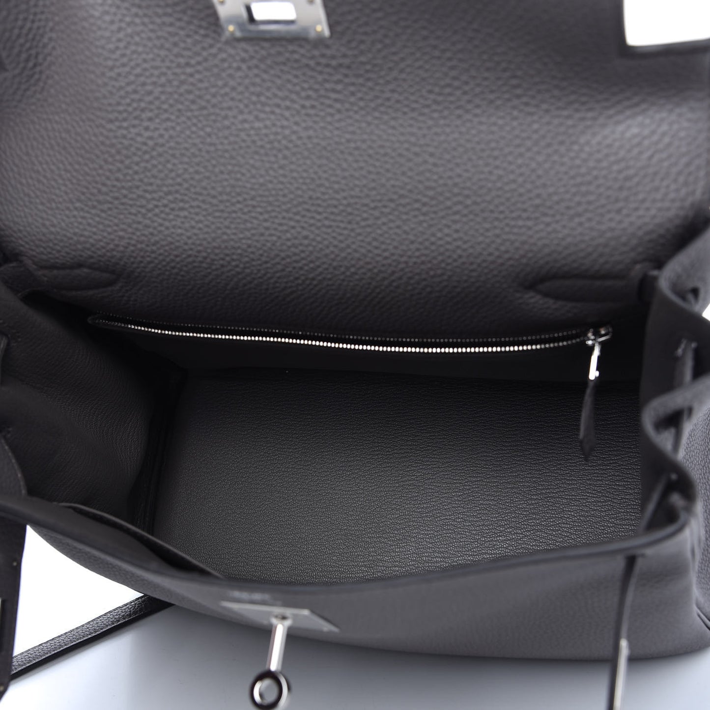 Togo Kelly Retourne 28 Etain