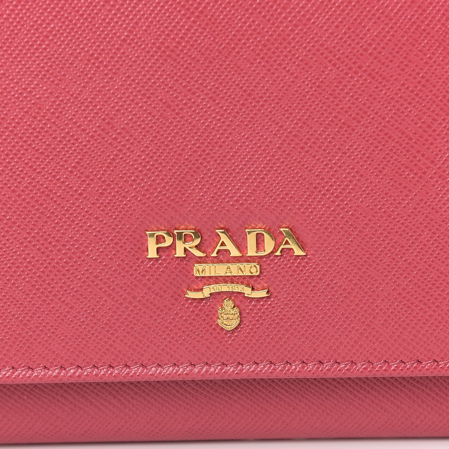 Saffiano Metal Oro Chain Wallet Peonia