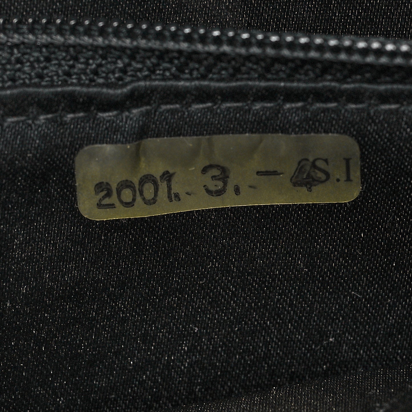 Nylon Medium Travel Flap Black