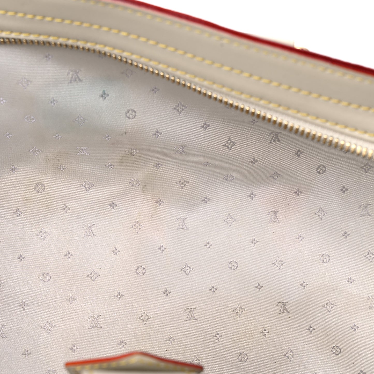 Suhali L Epanoui PM White