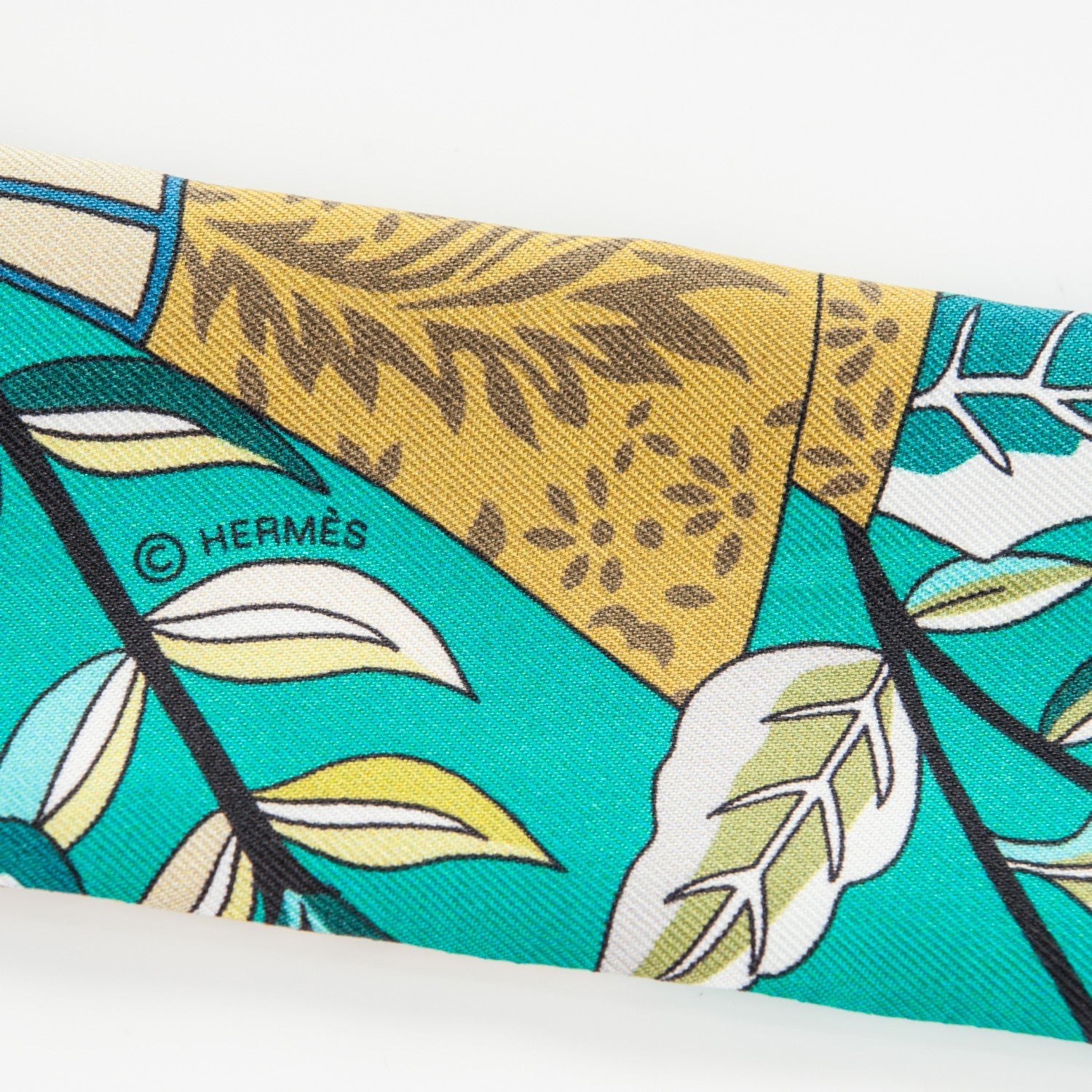 Hermes Silk Fleurs et Papillons de Tissus Twilly Vert Kaki Bronze 5 of 5