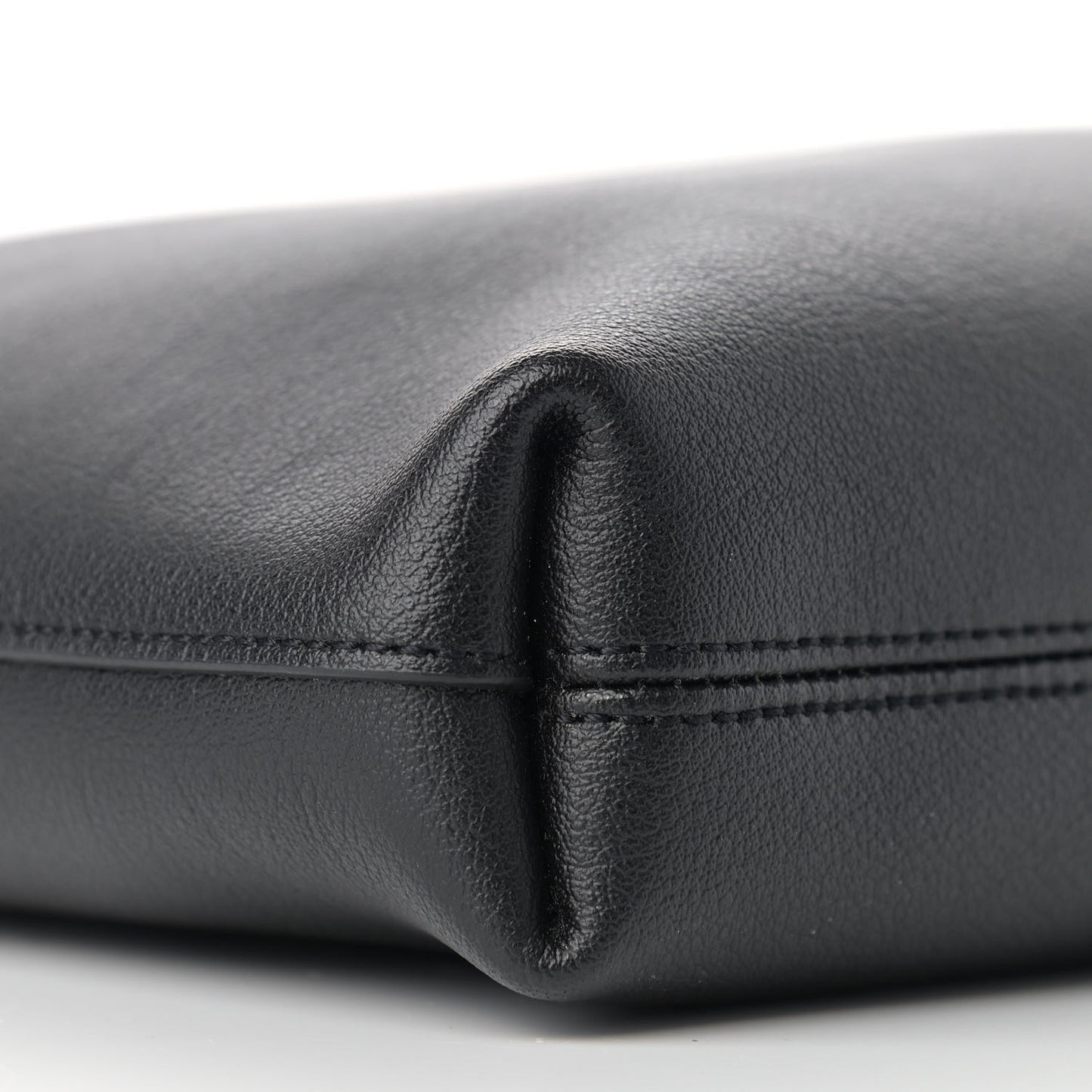 Calfskin Flat Messenger Black