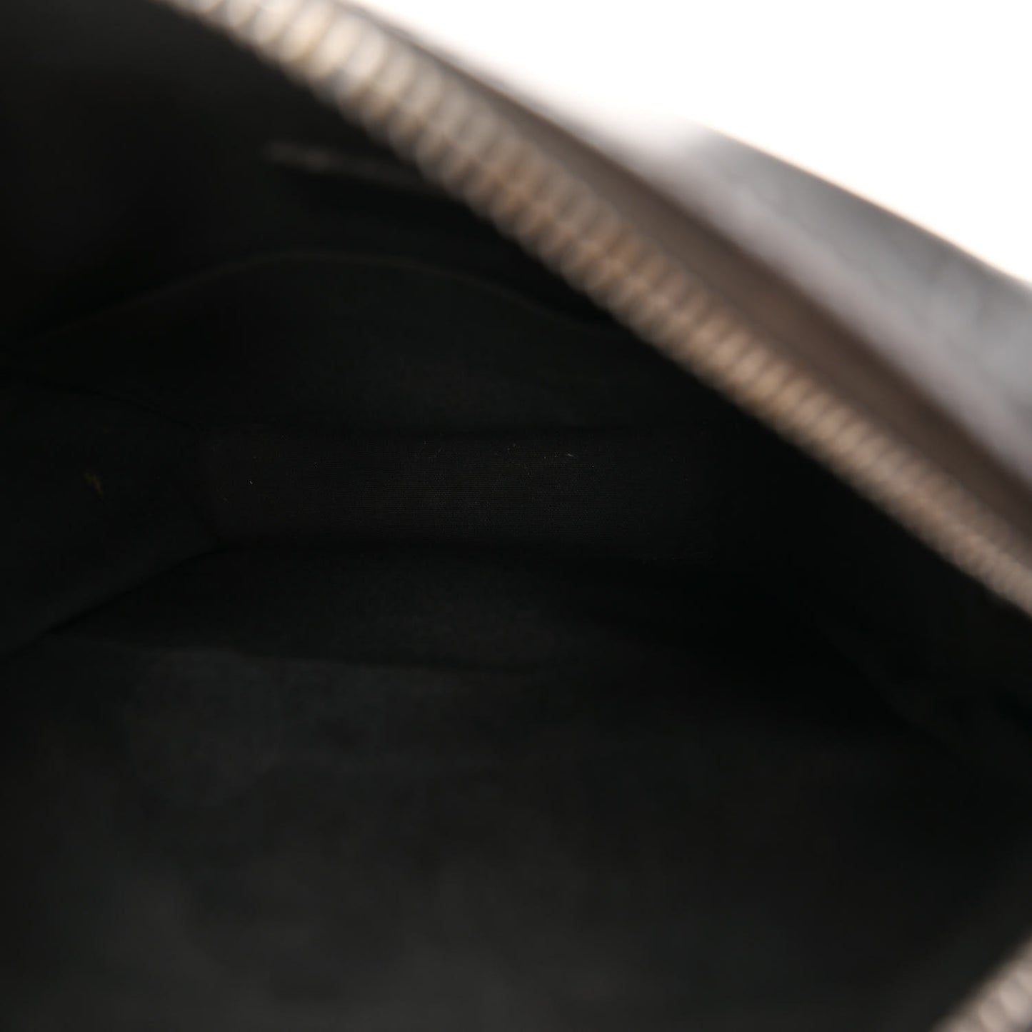 Monogram Glace Bobby Brown