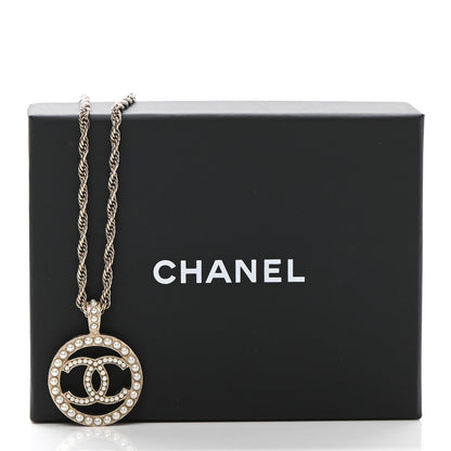 Chanel Pearl CC Round Pendant Necklace Gold 7 of 7