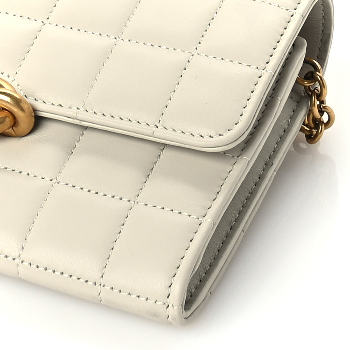 Lambskin Carre Quilted Le Maillon Wallet On Chain Crema Soft