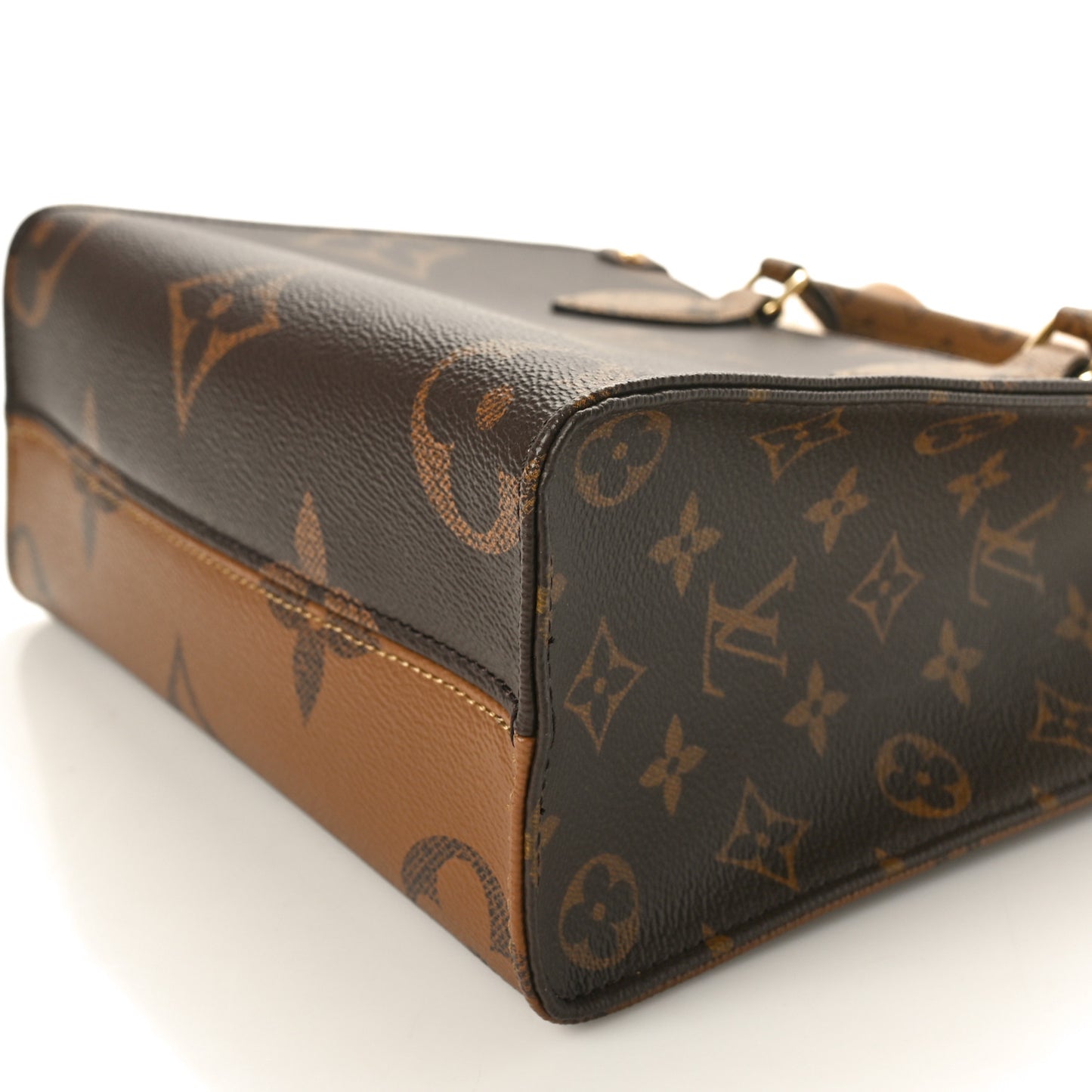 Reverse Monogram Giant Onthego PM