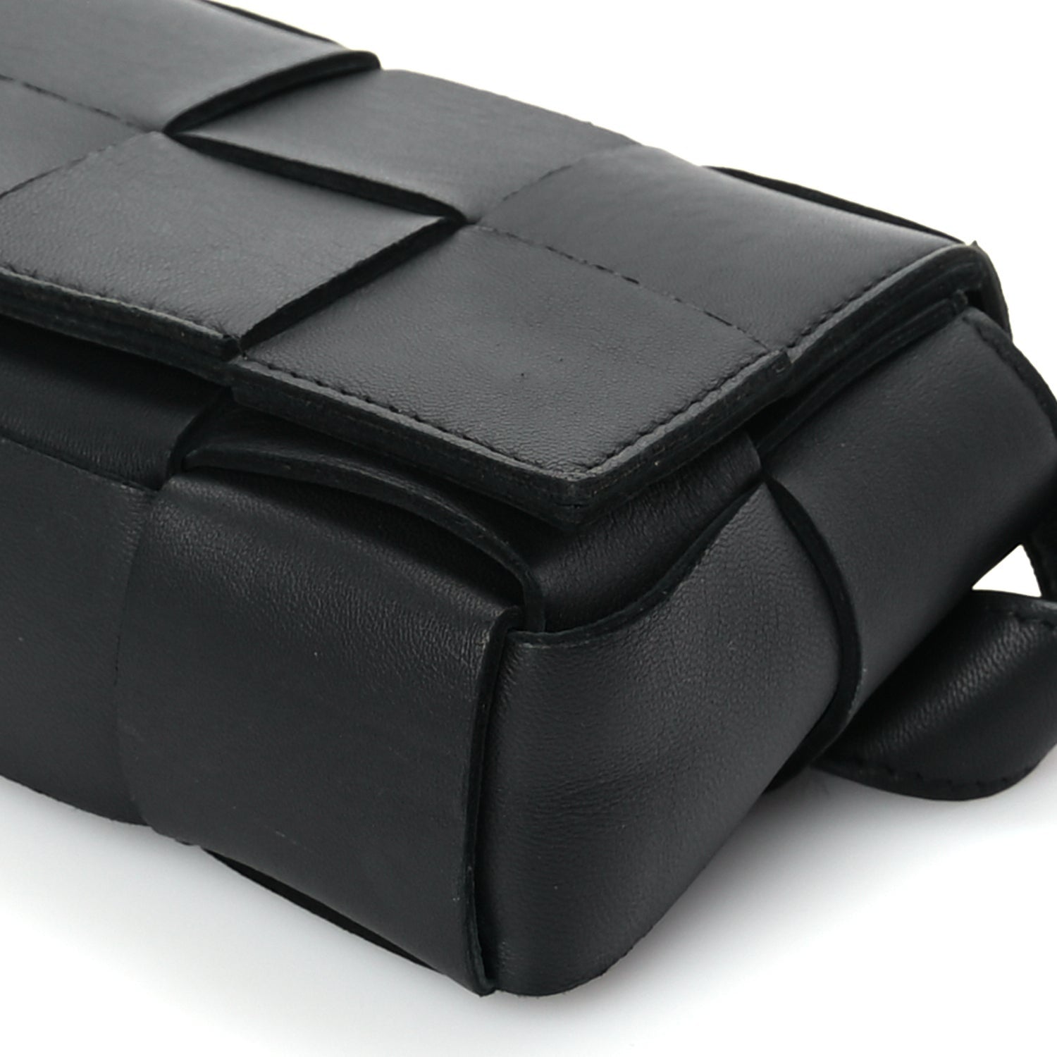 Bottega Veneta Nappa Maxi Intreccio The Belt Cassette Bag Black 8 of 8