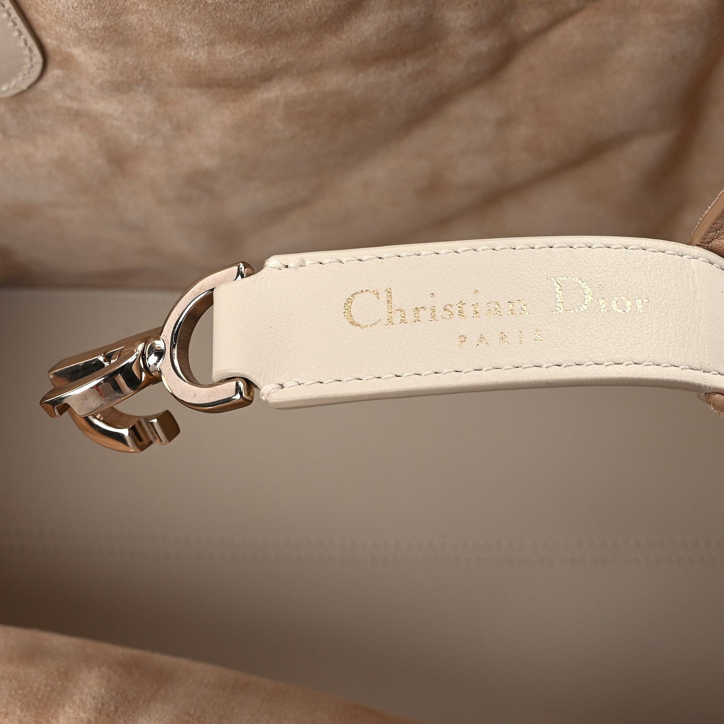 Calfskin Macrocannage Medium Toujours Biscuit Trench Beige