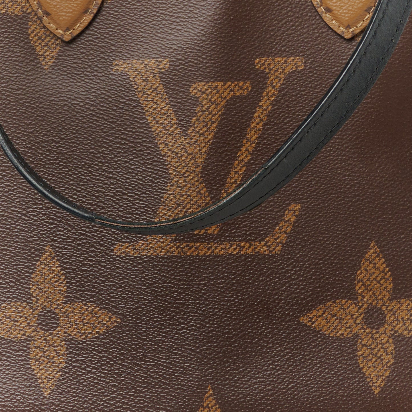 Reverse Monogram Giant Onthego MM