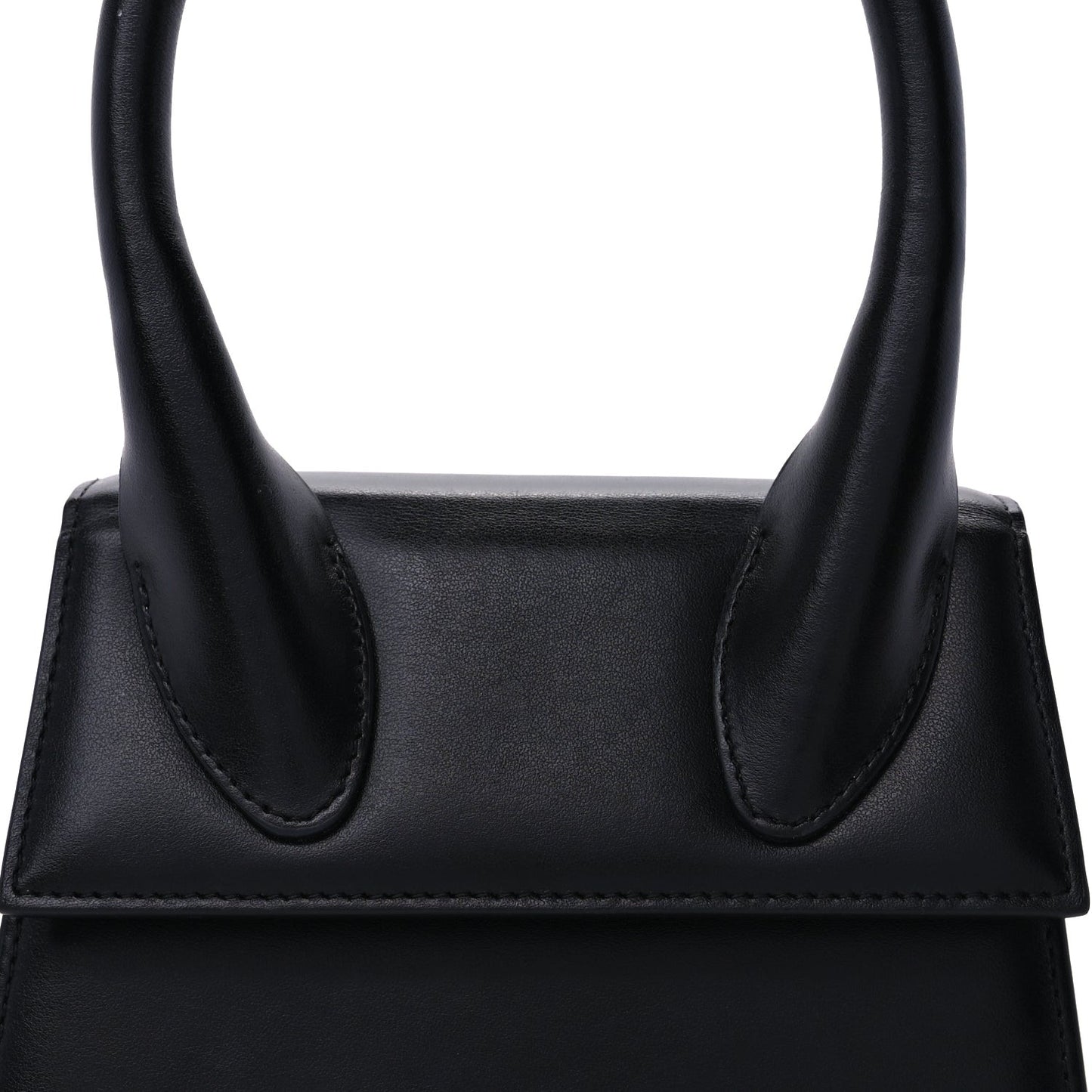 Smooth Calfskin Le Chiquito Moyen Black