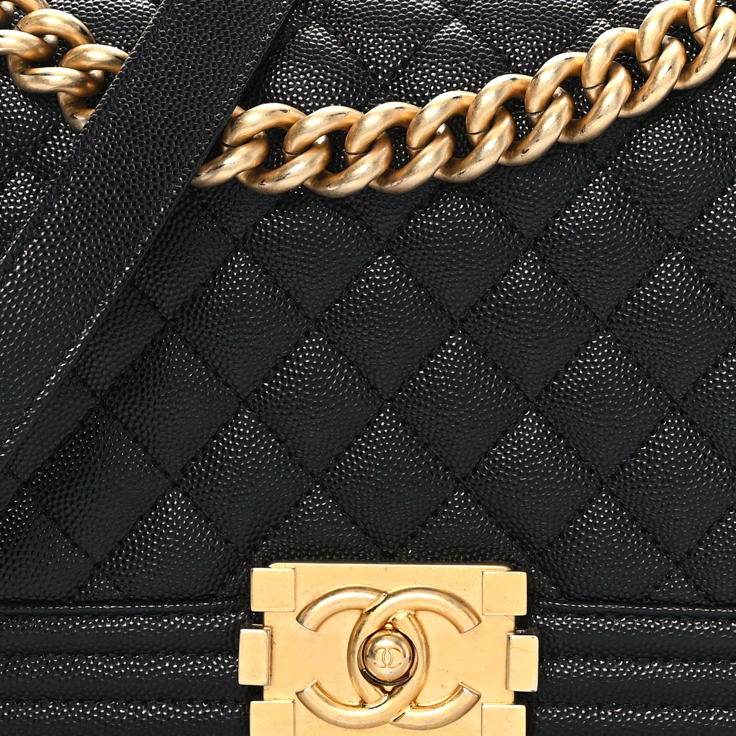 Caviar Quilted Medium Boy Flap Black