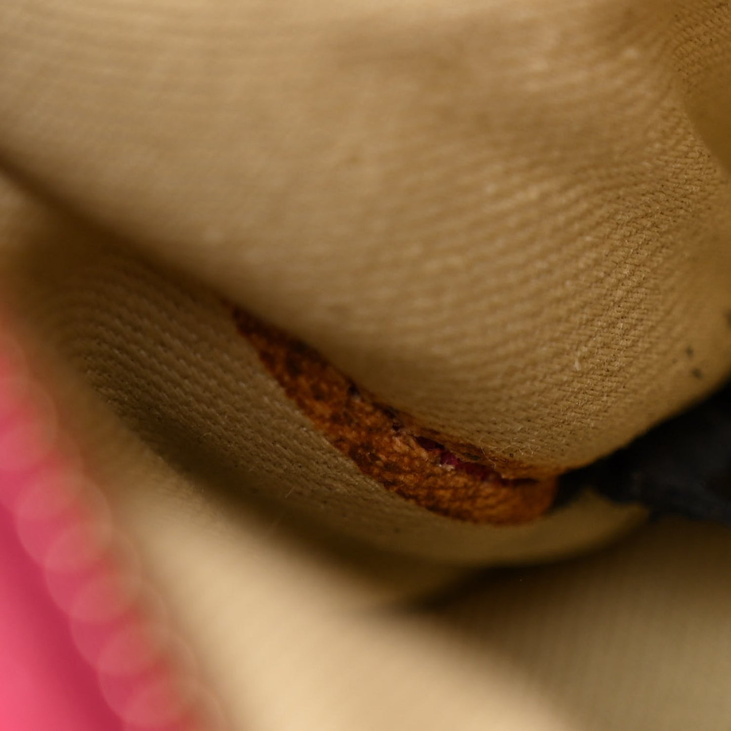 Vitello Medium Rockstud Tote Cyclamin