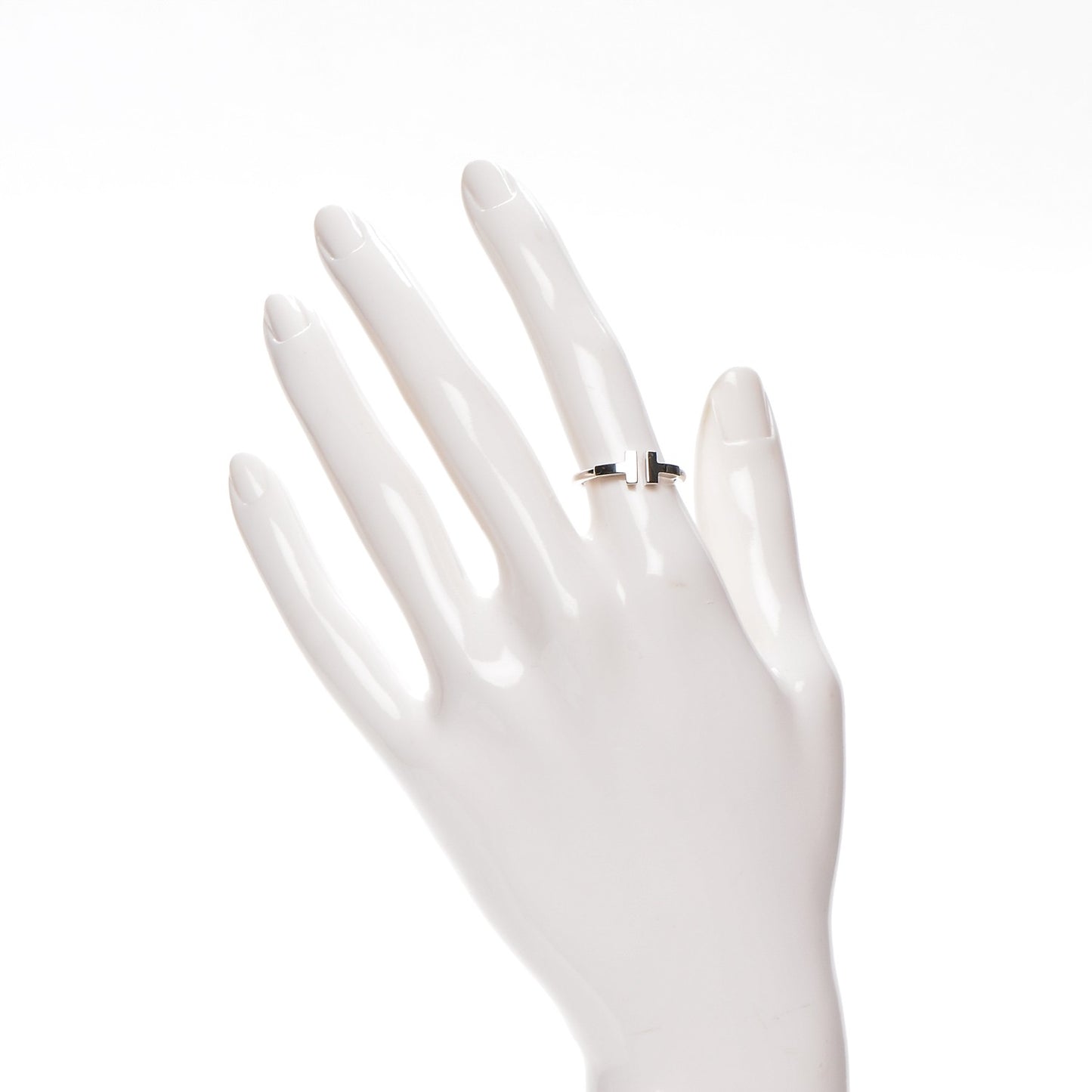 18K White Gold T Wire Ring 5.5