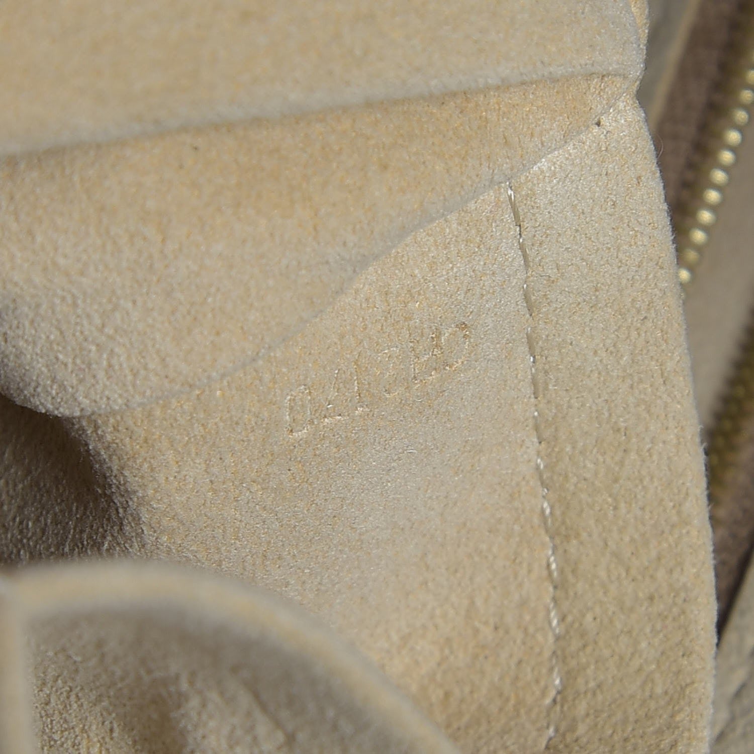 Louis Vuitton Monogram Artsy MM 6 of 10