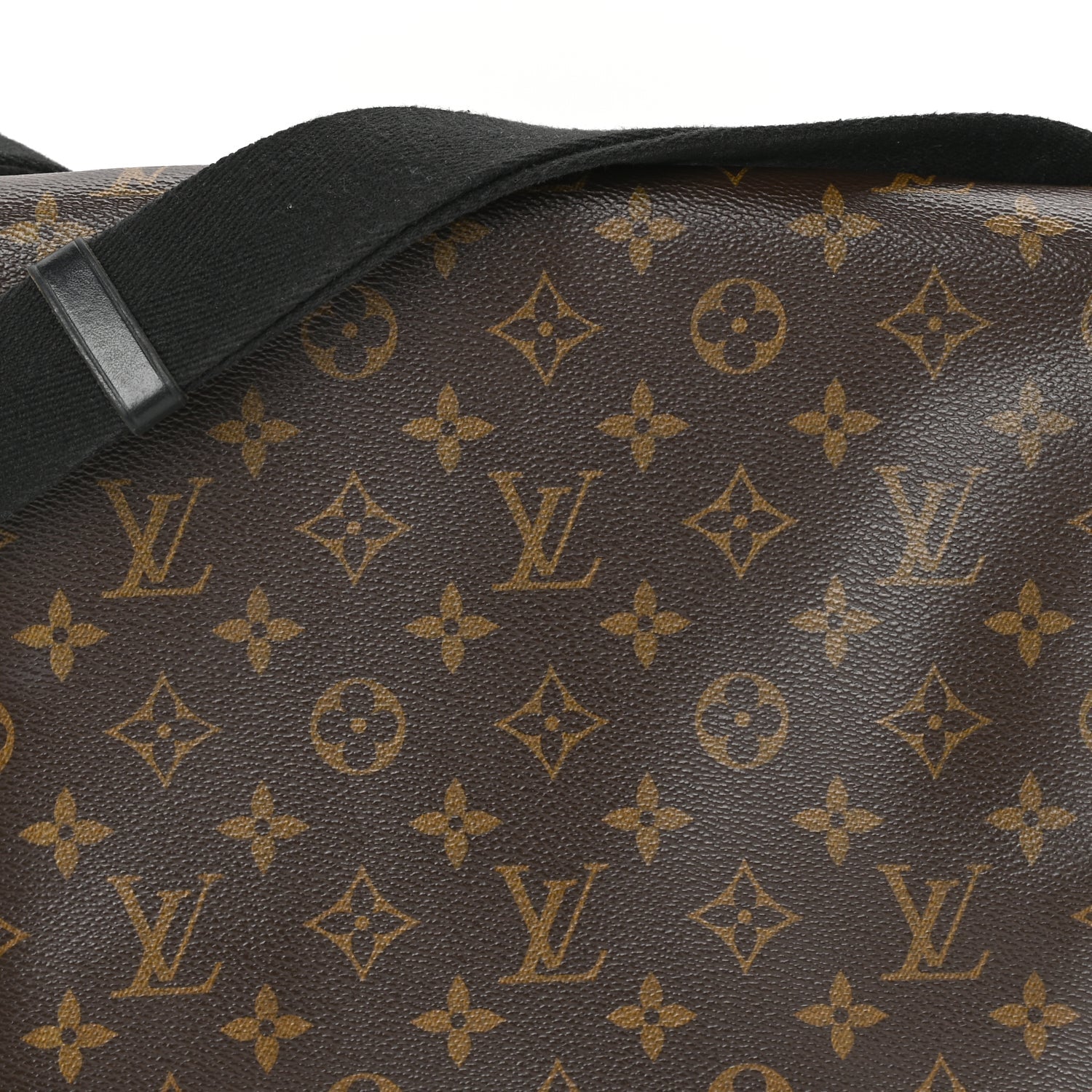 Louis Vuitton Monogram Macassar District PM 6 of 8