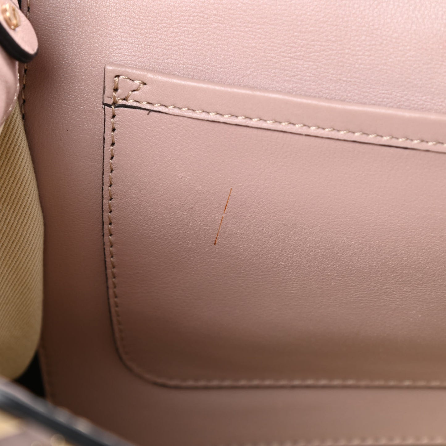 Vitello Medium Rockstud All Over Tote Poudre