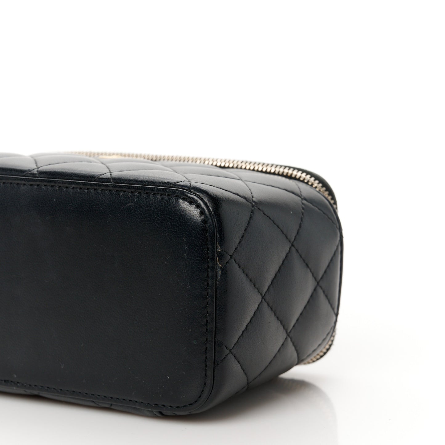 Lambskin Quilted Pearl Crush Small Vanity Case With Chain Black