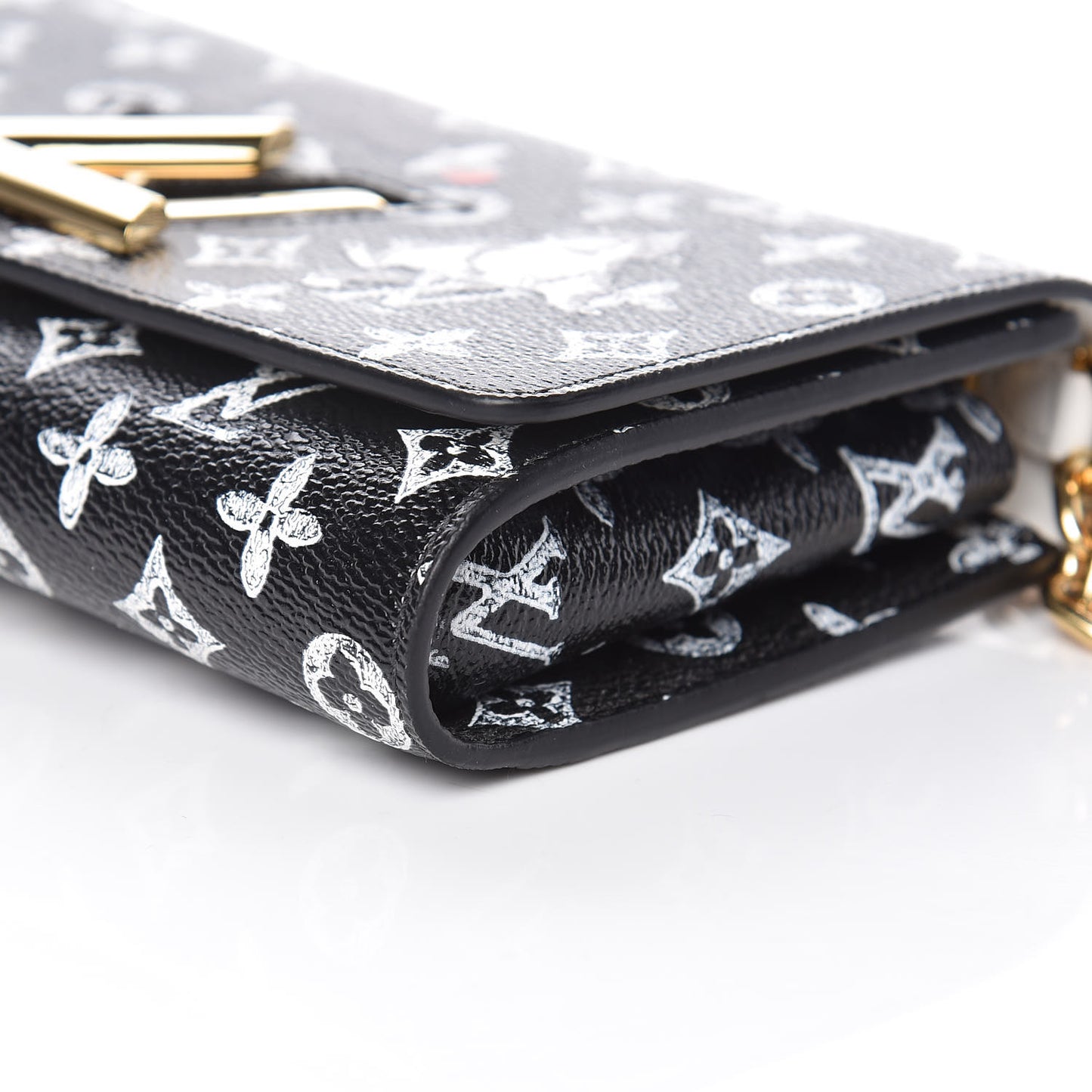 Catogram Twist Chain Wallet Black