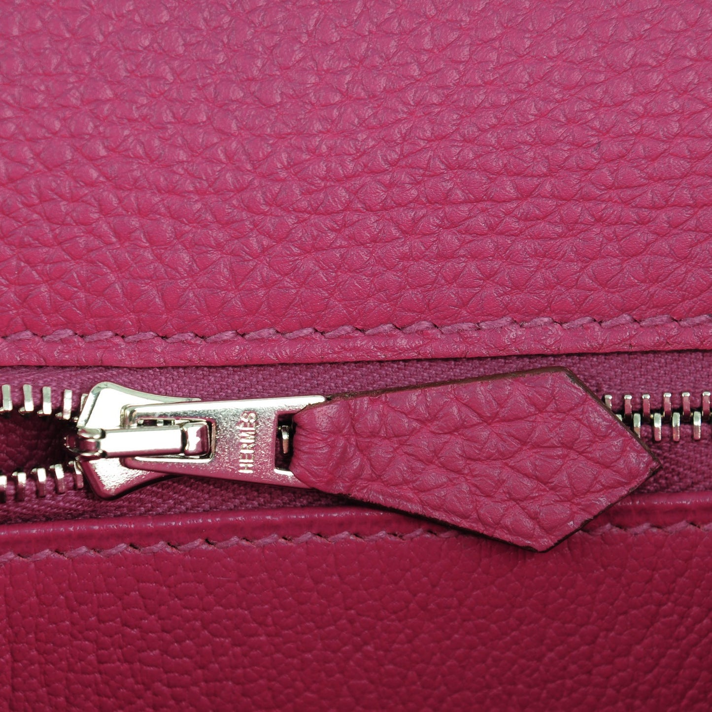 Togo Kelly Retourne 32 Tosca