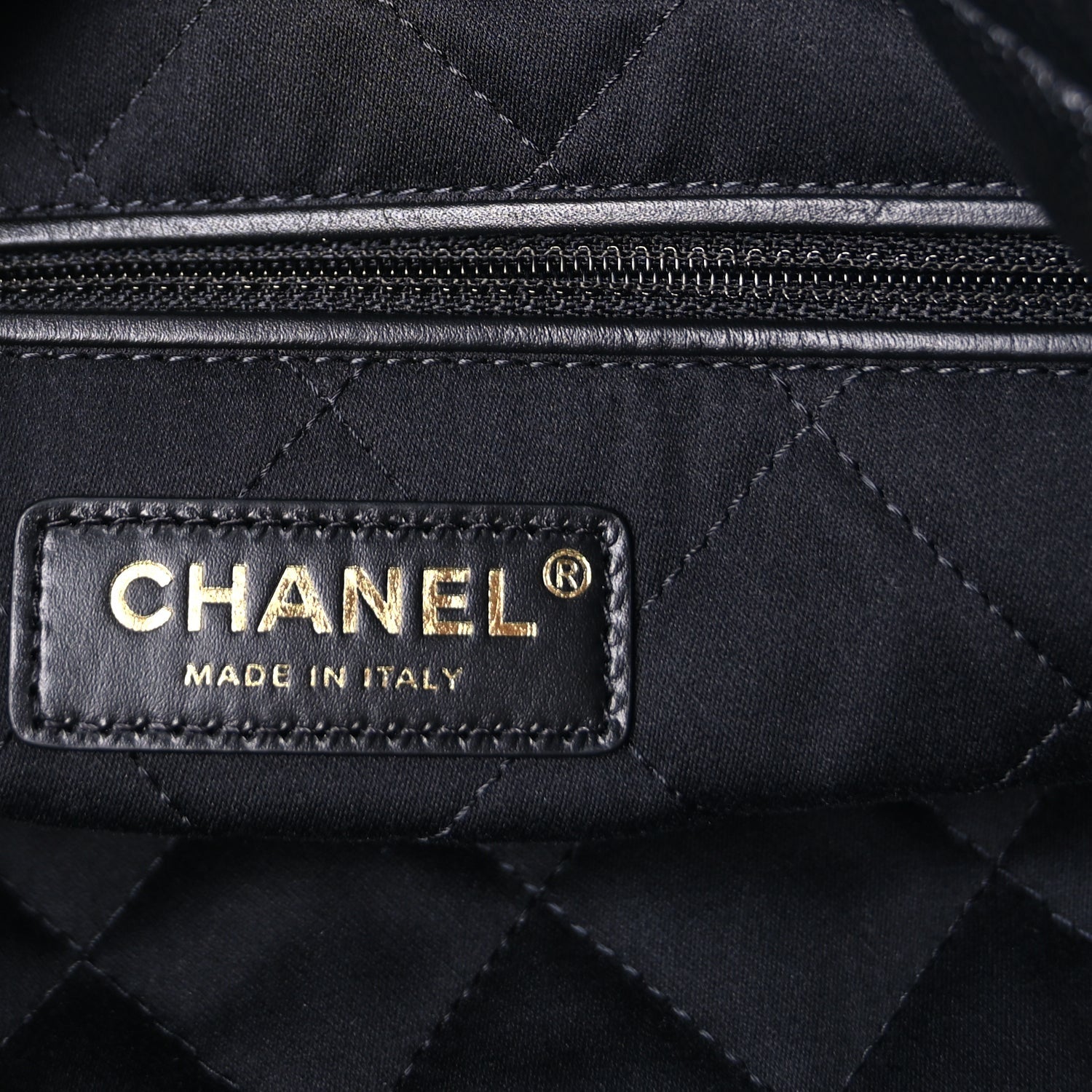 Chanel Shiny Caviar Quilted Monochrome  22  Black 6 of 7