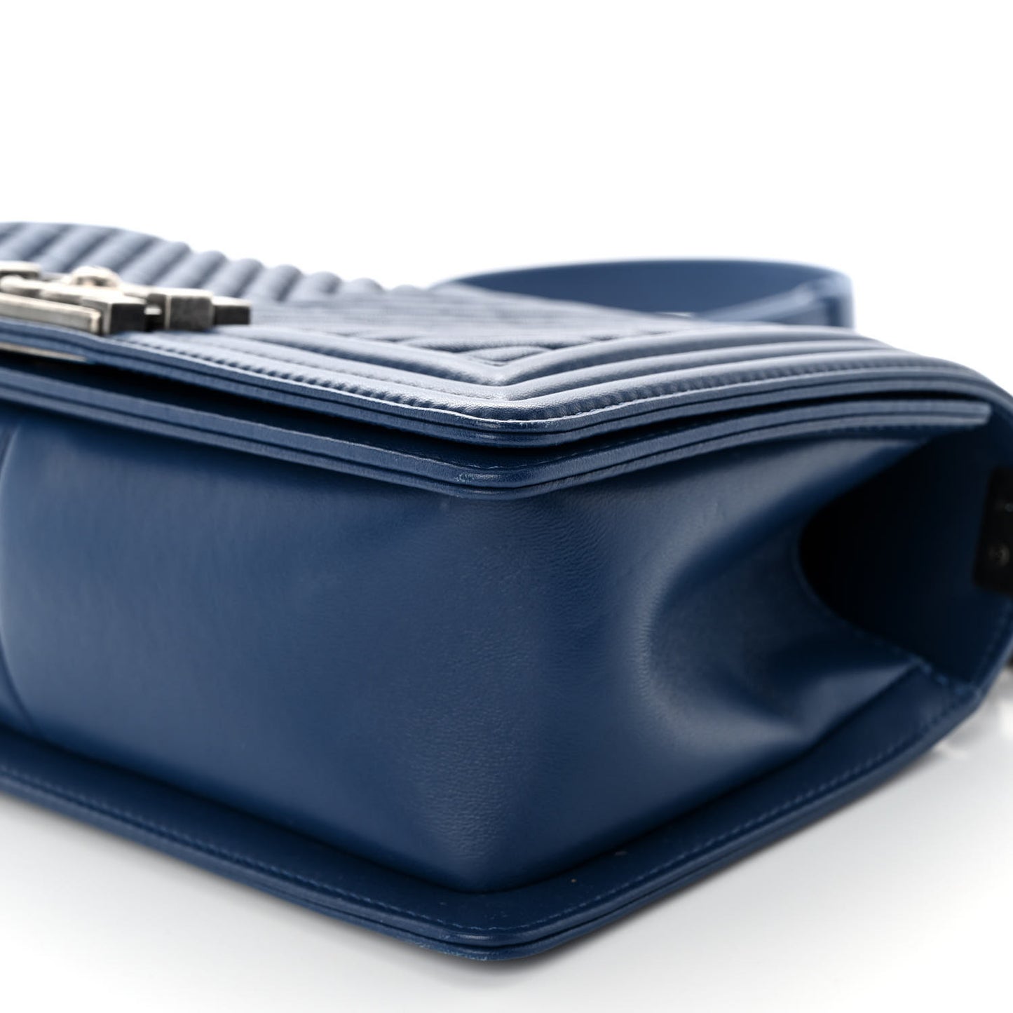 Wrinkled Lambskin Chevron Quilted Medium Boy Flap Navy