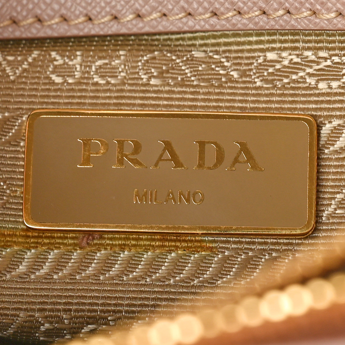 Saffiano Medium Galleria Double Zip Tote Cammeo