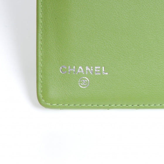 Patent Yen Wallet Bright Green
