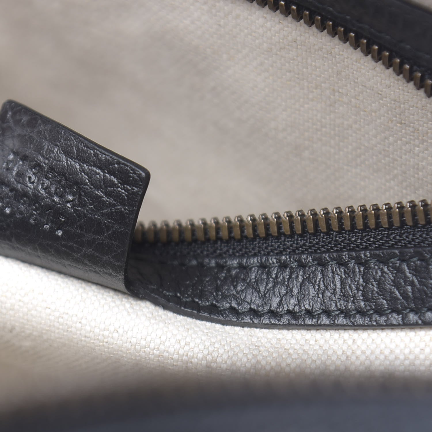 Gucci Pebbled Calfskin Logo Messenger Bag Black 7 of 10