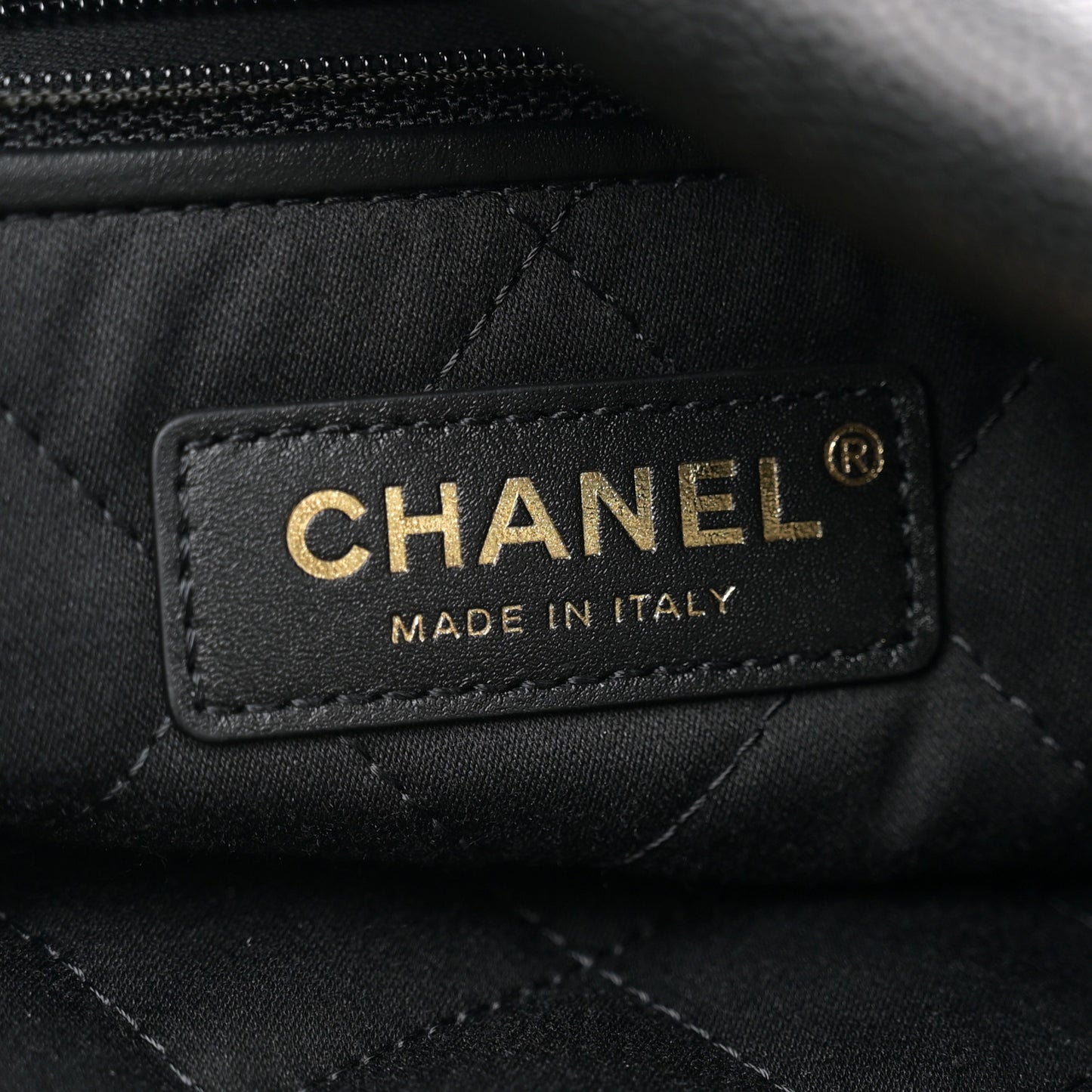Shiny Caviar Quilted Monochrome Chanel 22 Black