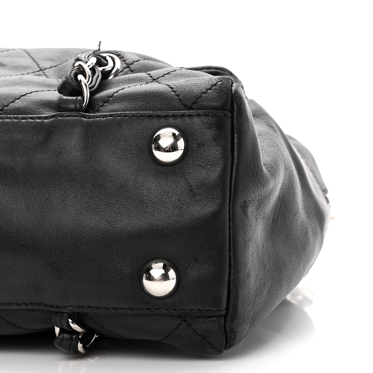 Lambskin Quilted Medium Chain Around Tote Black